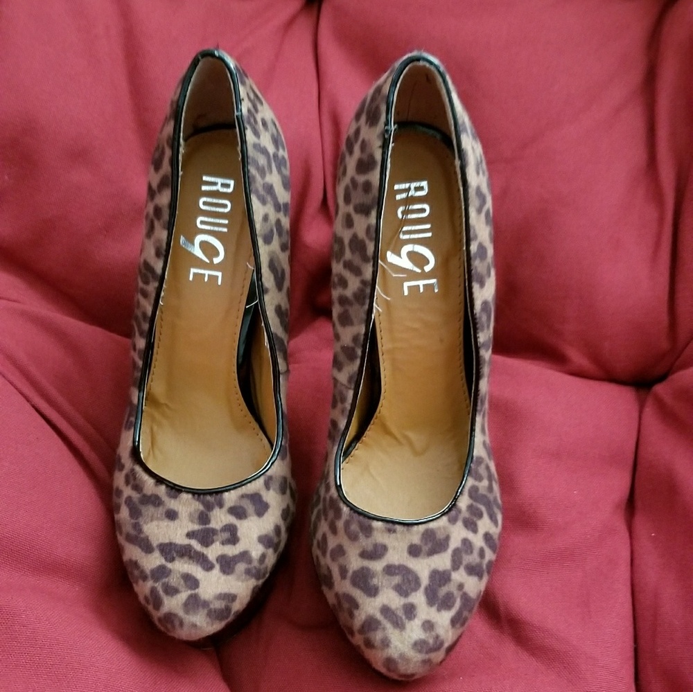 Rouge heels
